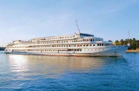 Un buque diseñado para navegar por el Rio Volga Viking Peterhof 2